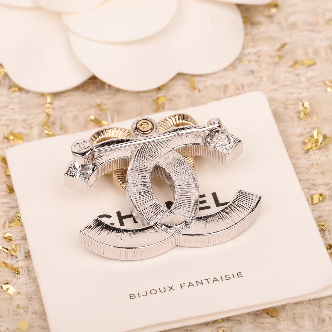 Брошь Chanel 162