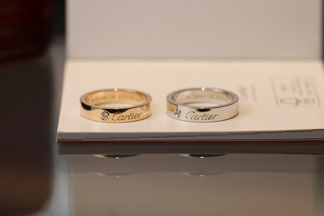 Cartier - Классическое фирменное кольцо с одним камнем