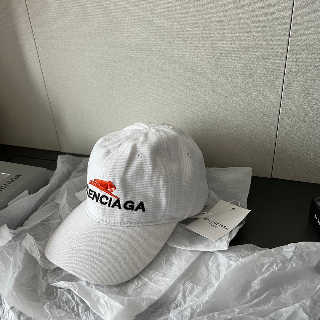 Balenciaga - Новая бейсболка с вышивкой