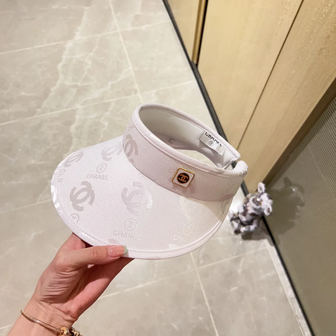 Новинка Chanel весна/лето 2023 - Открытый жилет - Солнцезащитная шляпа - Белый