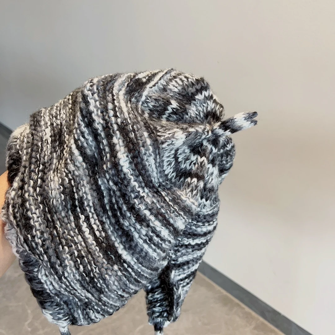 Miu Miu - Новая шерстяная шапка с ушками, осень/зима - черная