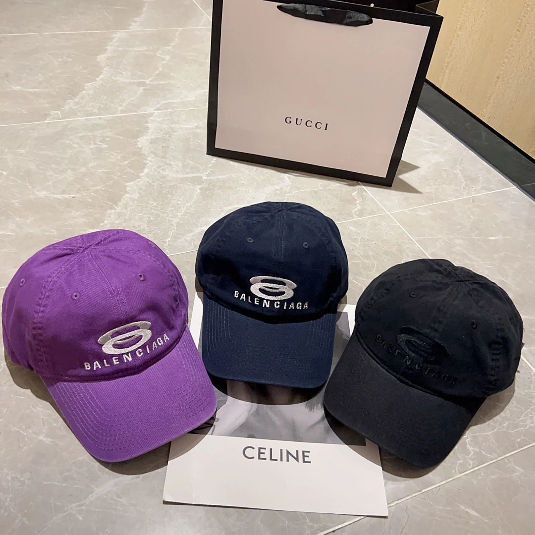 Париж - Новинки сезона весна/лето 2023 - Вышитая шапка/шарф.