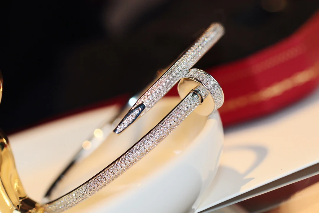 Браслет Cartier, полностью украшенный бриллиантами