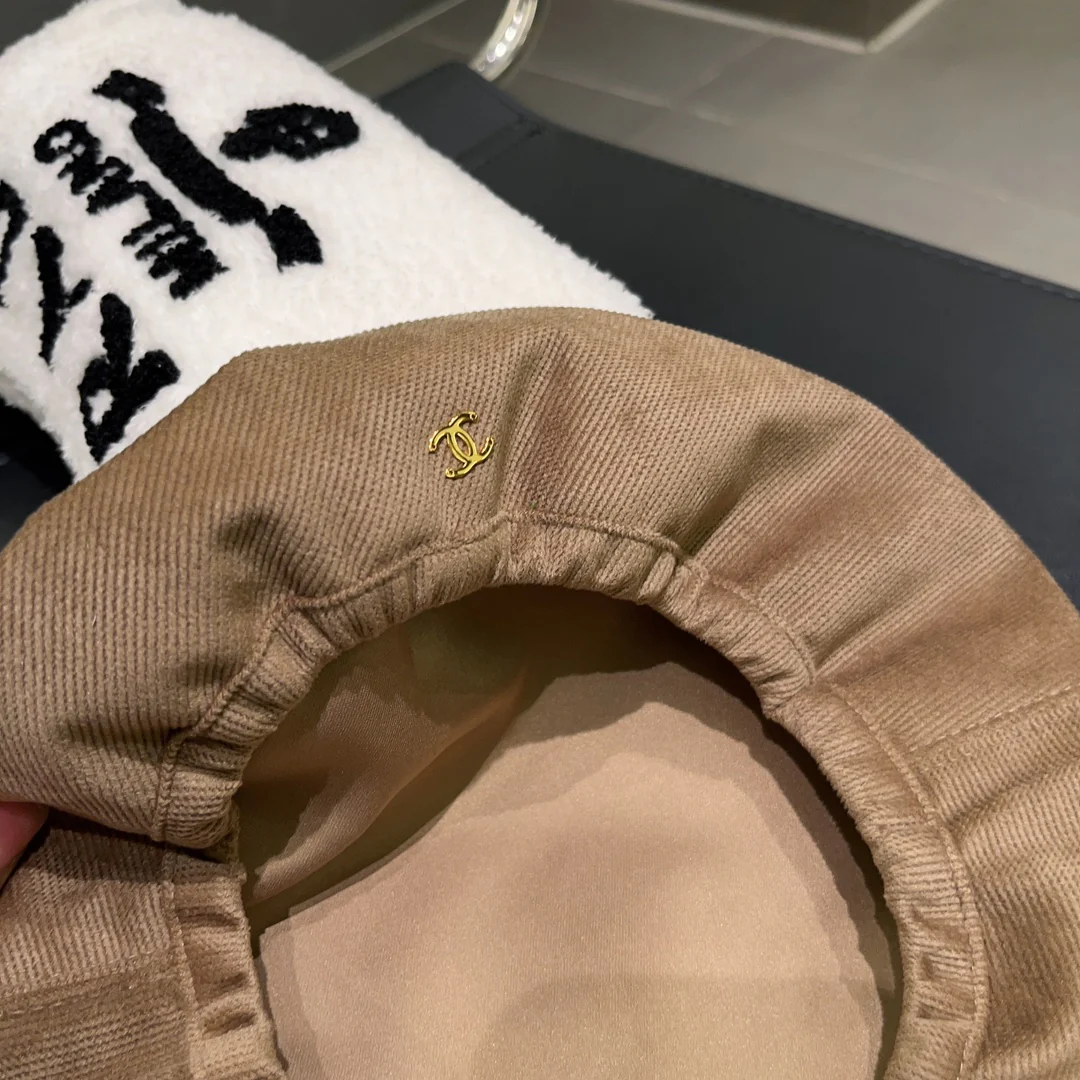 Берет Chanel из вельвета - кофейно-коричневый