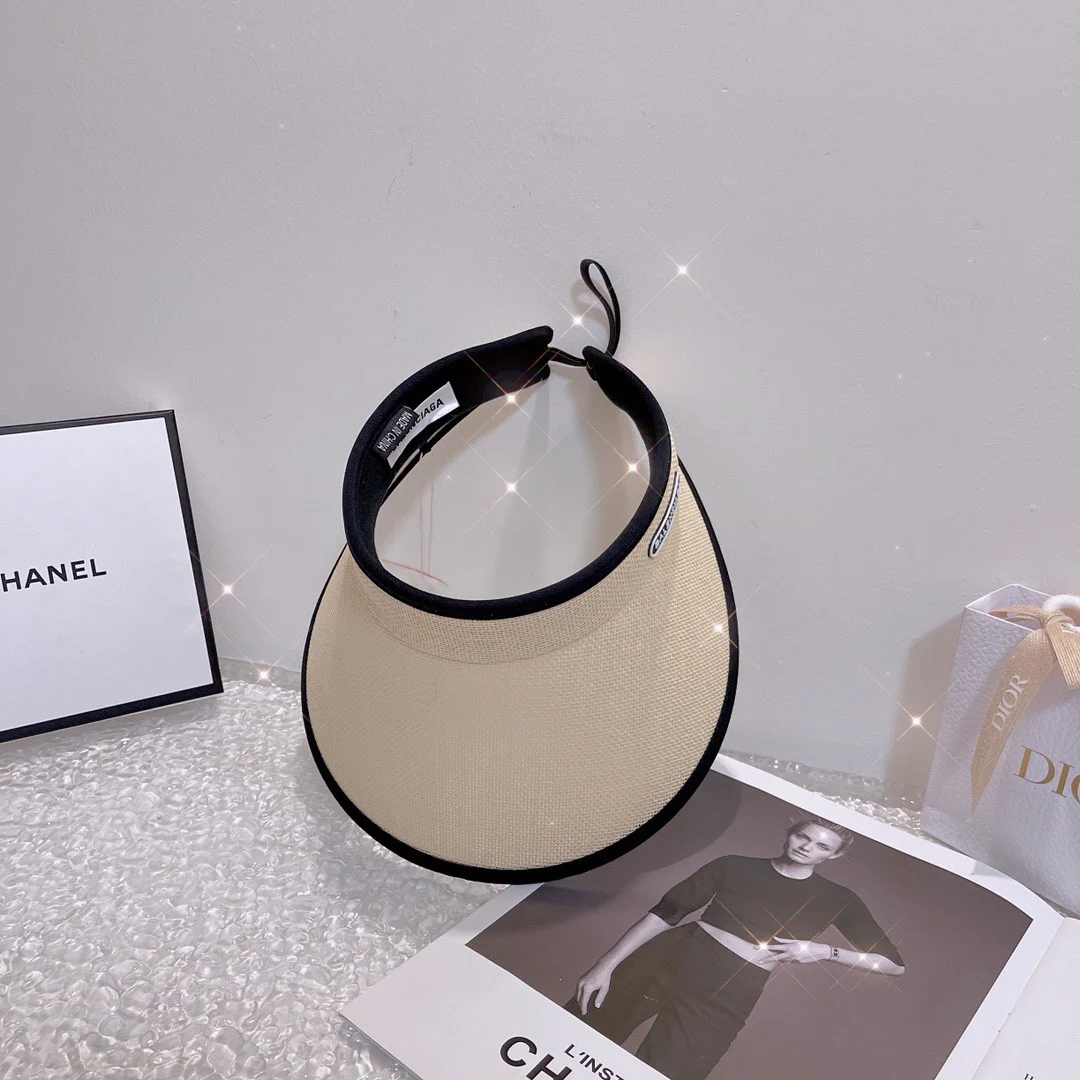 Соломенная шляпа Balenciaga с лоскутным дизайном и открытой крышей