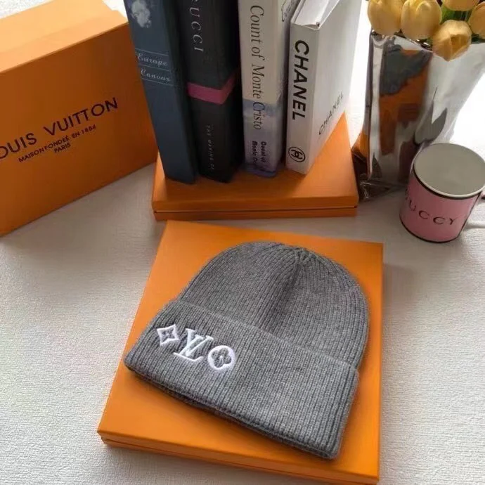 LV - Шерстяная вязаная шапка-бини - 1