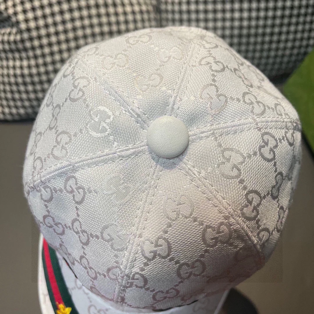 Gucci - Бейсболка с обильной вышивкой - Белая