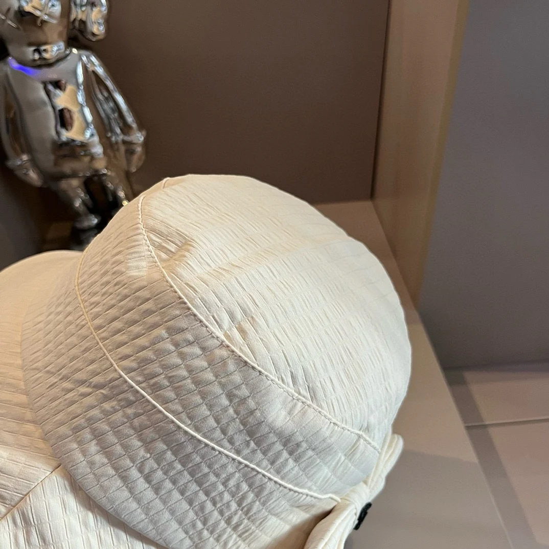 Chanel - Универсальная рыбацкая шляпа из парусины с бантом - Белая