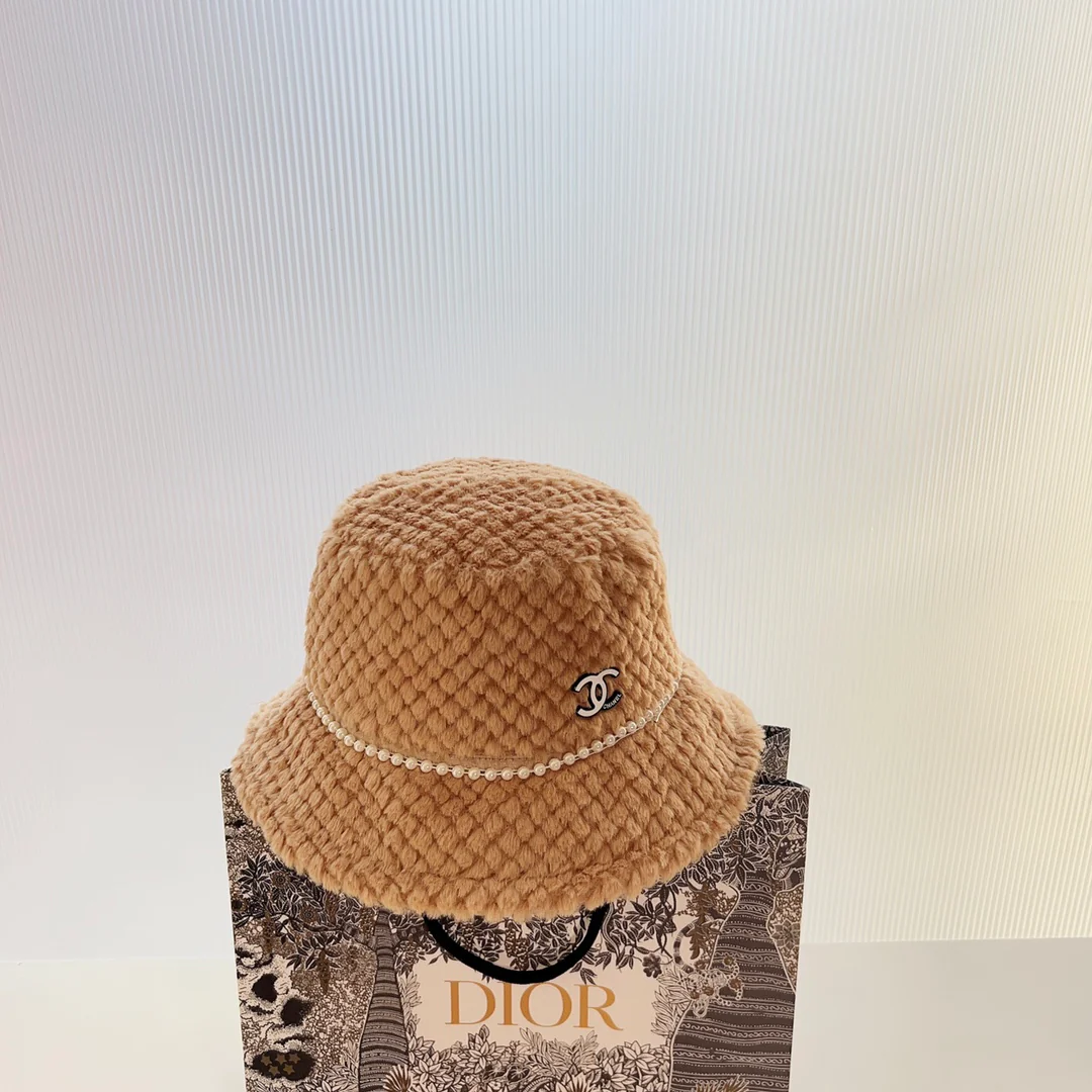 Chanel - Рыбацкая шляпа из флиса с жемчужной отделкой