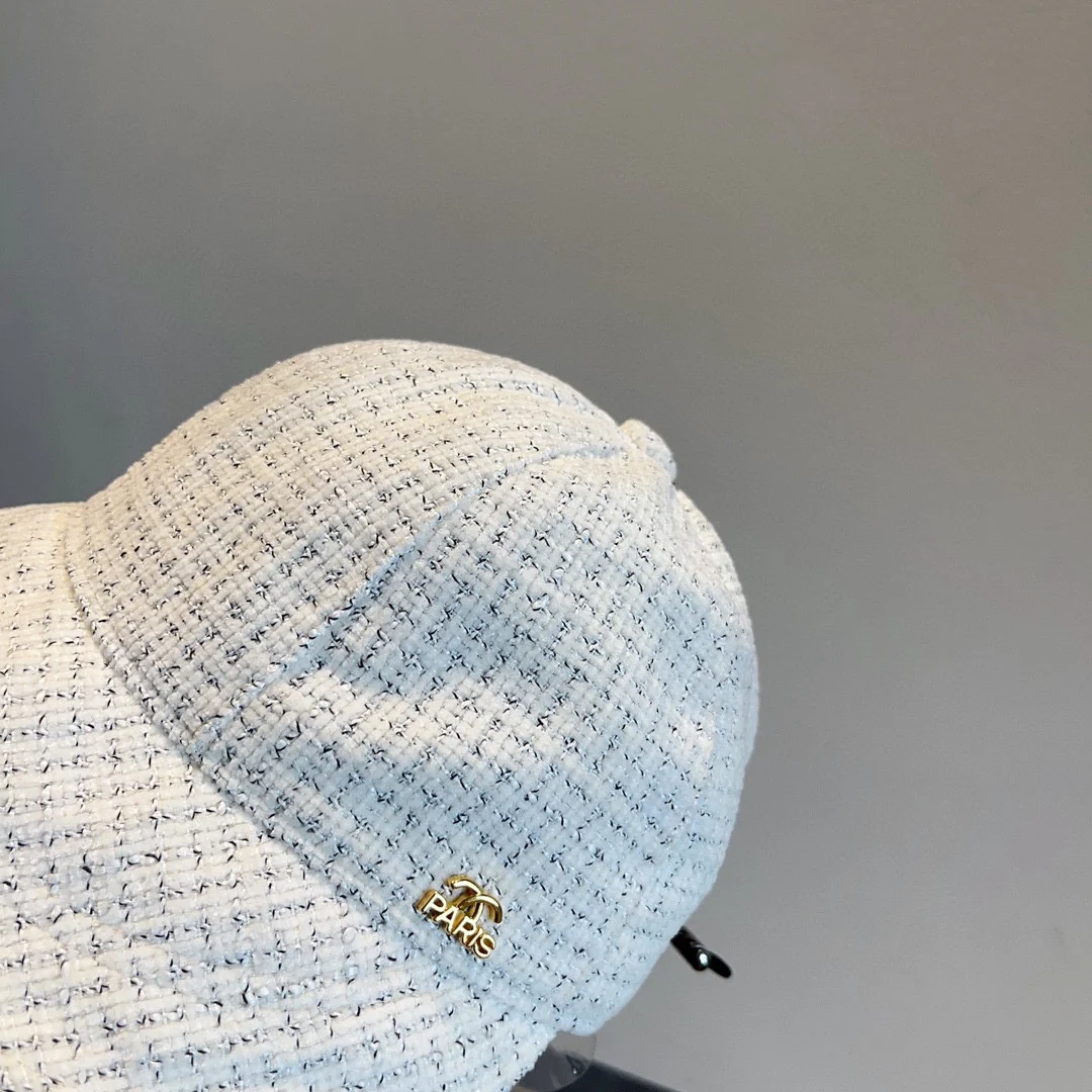 Chanel - Белая шляпа-уточка