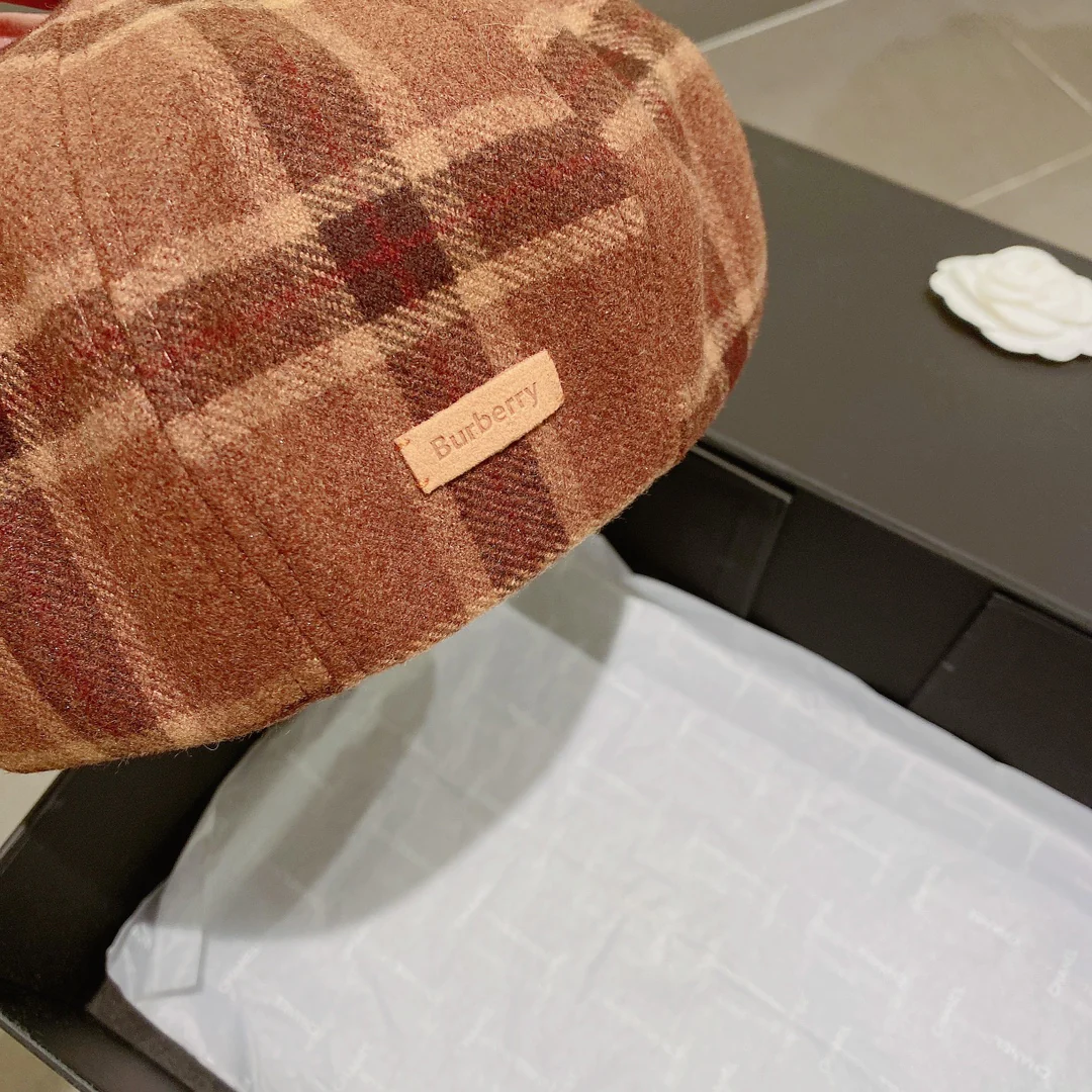 Берет в клетку Burberry - коричневый