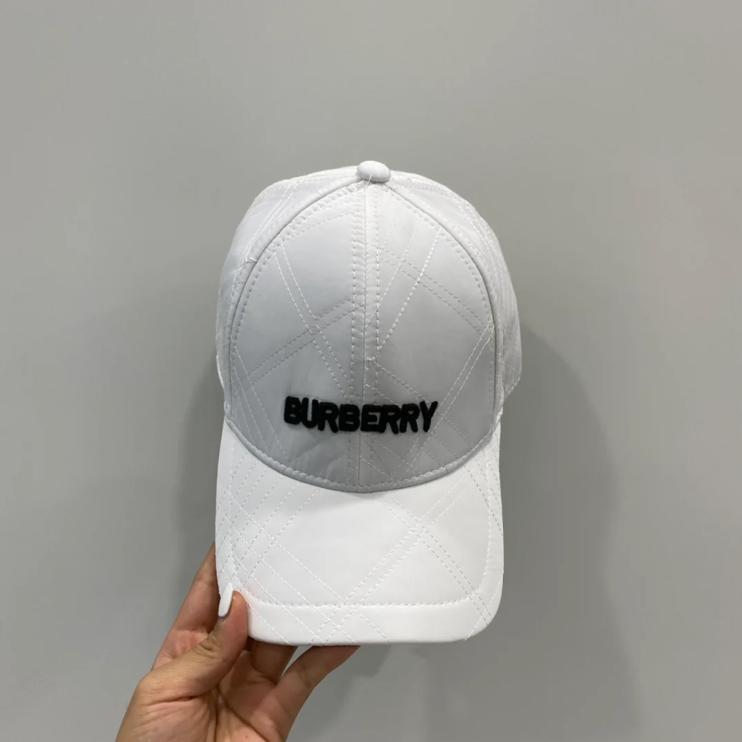 Бейсболка Burberry с вышивкой - белая