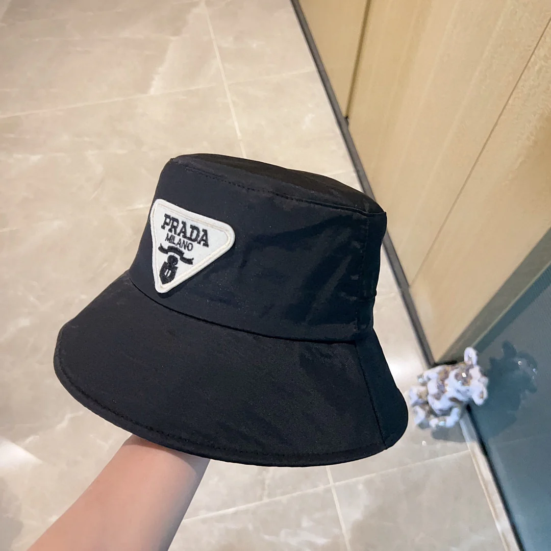 Новинка сезона весна/лето 2023 от Prada - Панама - Черная