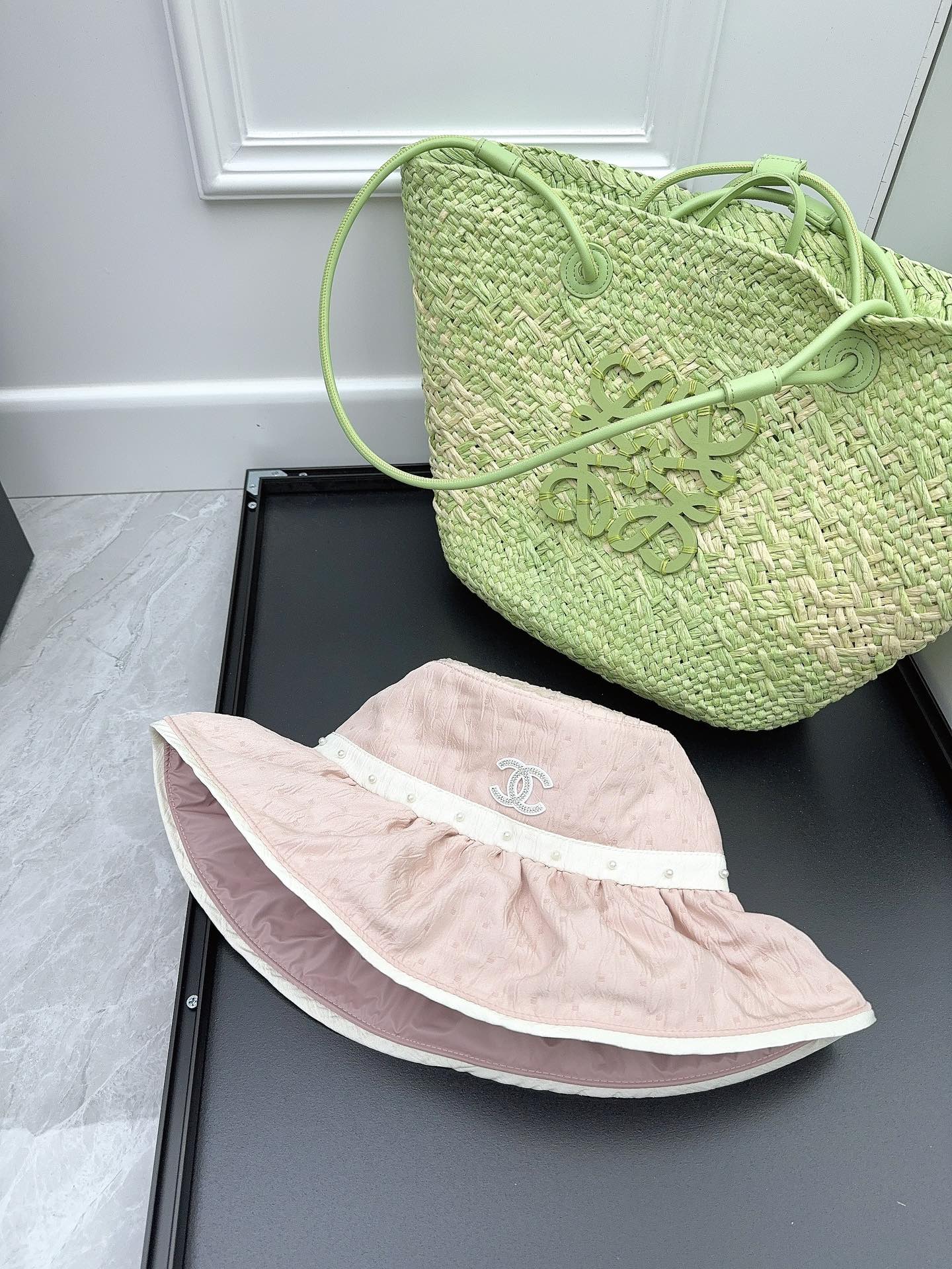 Chanel - Элегантная рыбацкая шляпа ручной работы с жемчугом