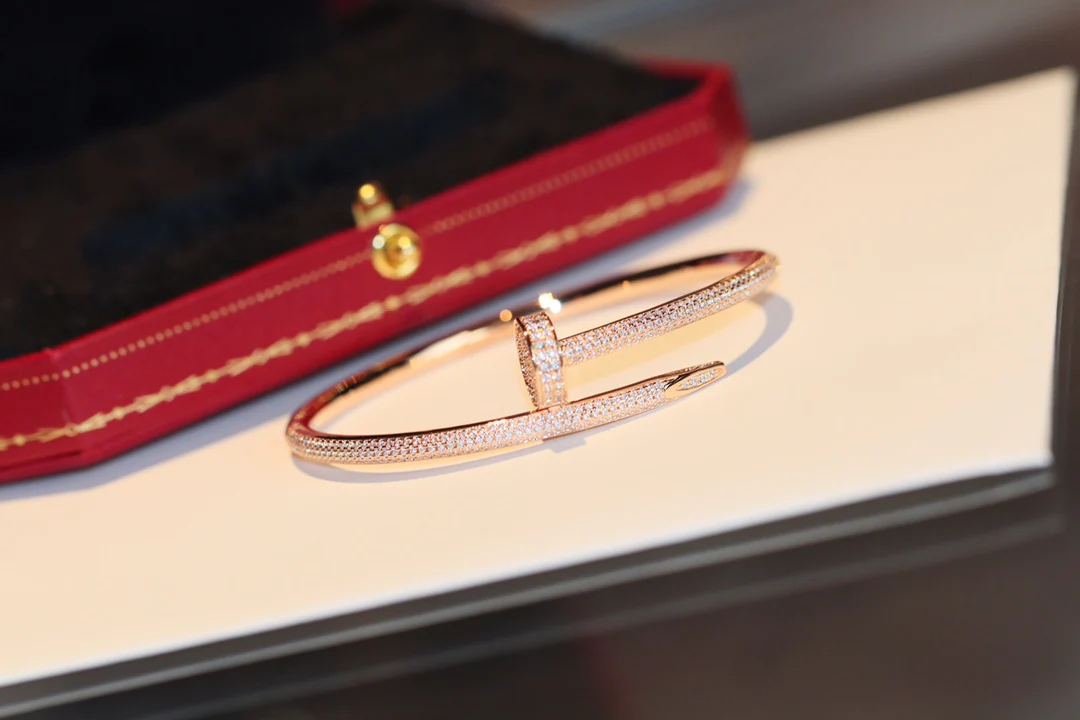 Браслет Cartier, полностью украшенный бриллиантами