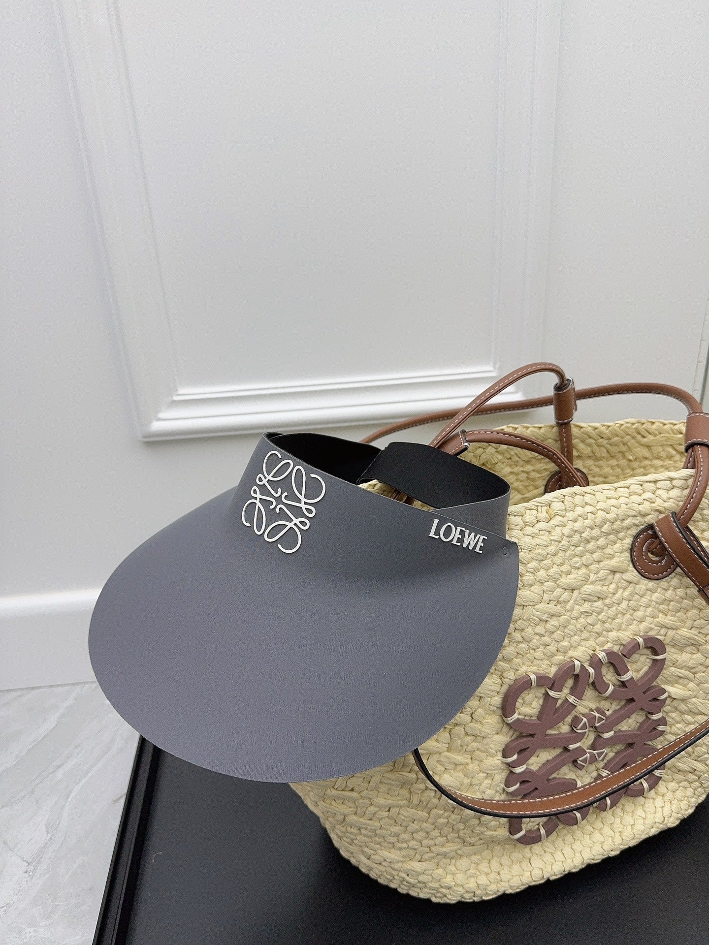 Новая модель LOEWE - бесшовная солнцезащитная шляпа