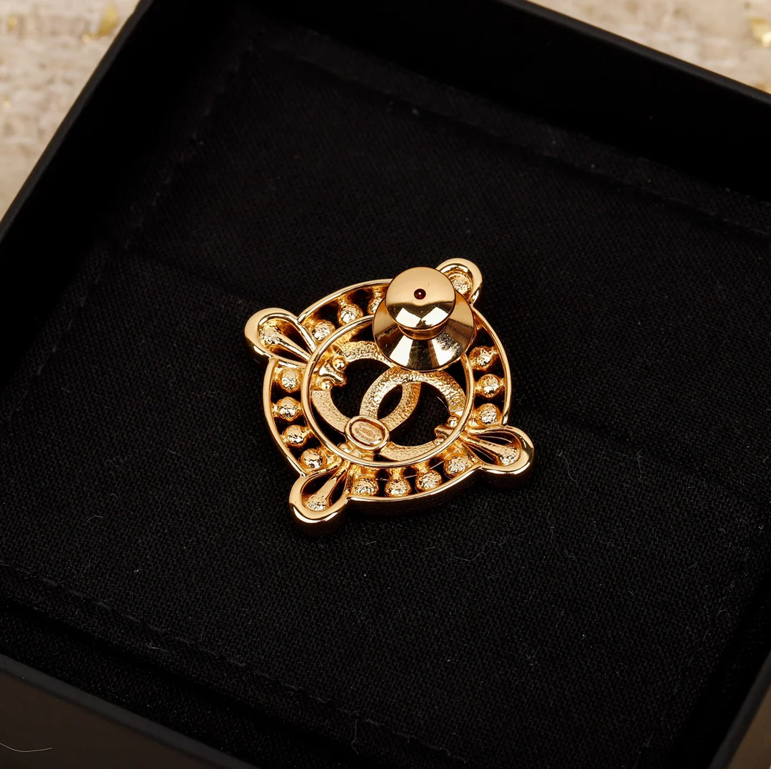 Брошь Chanel 126