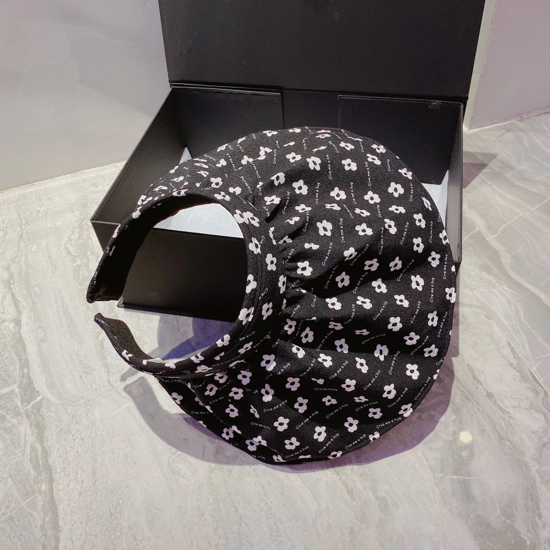 Солнцезащитная шляпа Dior с цветочным узором и открытым верхом - ткань с защитой от УФ-излучения