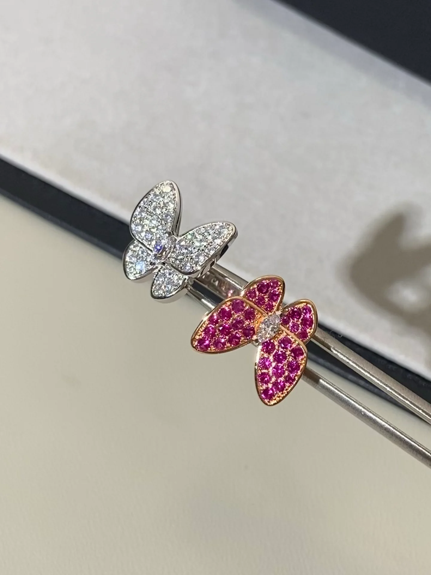 Ван Век - Кольцо 082