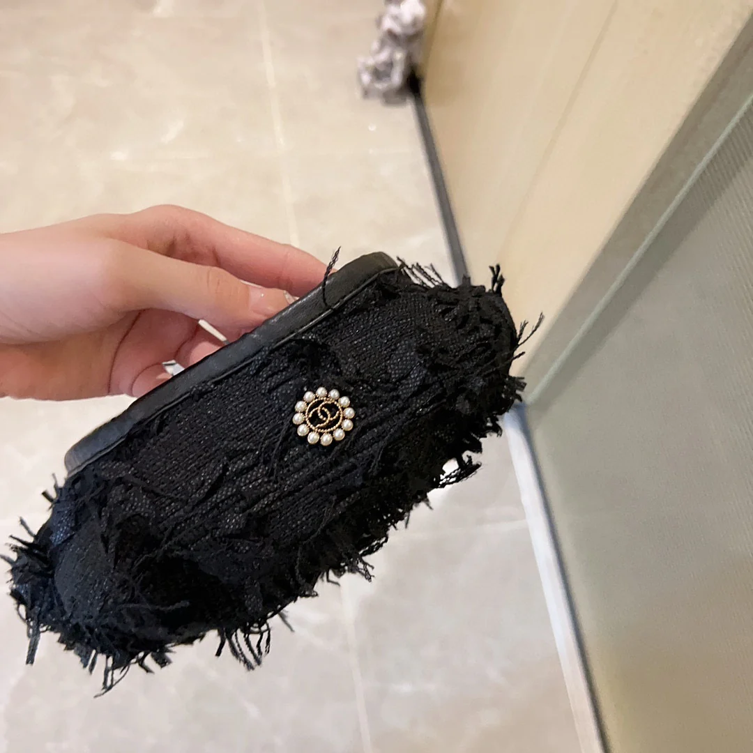 Берет Chanel 2023 в новом стиле с бахромой