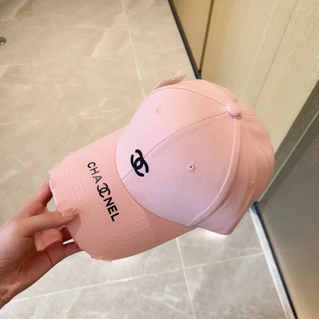 Новая вышитая бейсболка Chanel 2023 года, бутик — розовая.