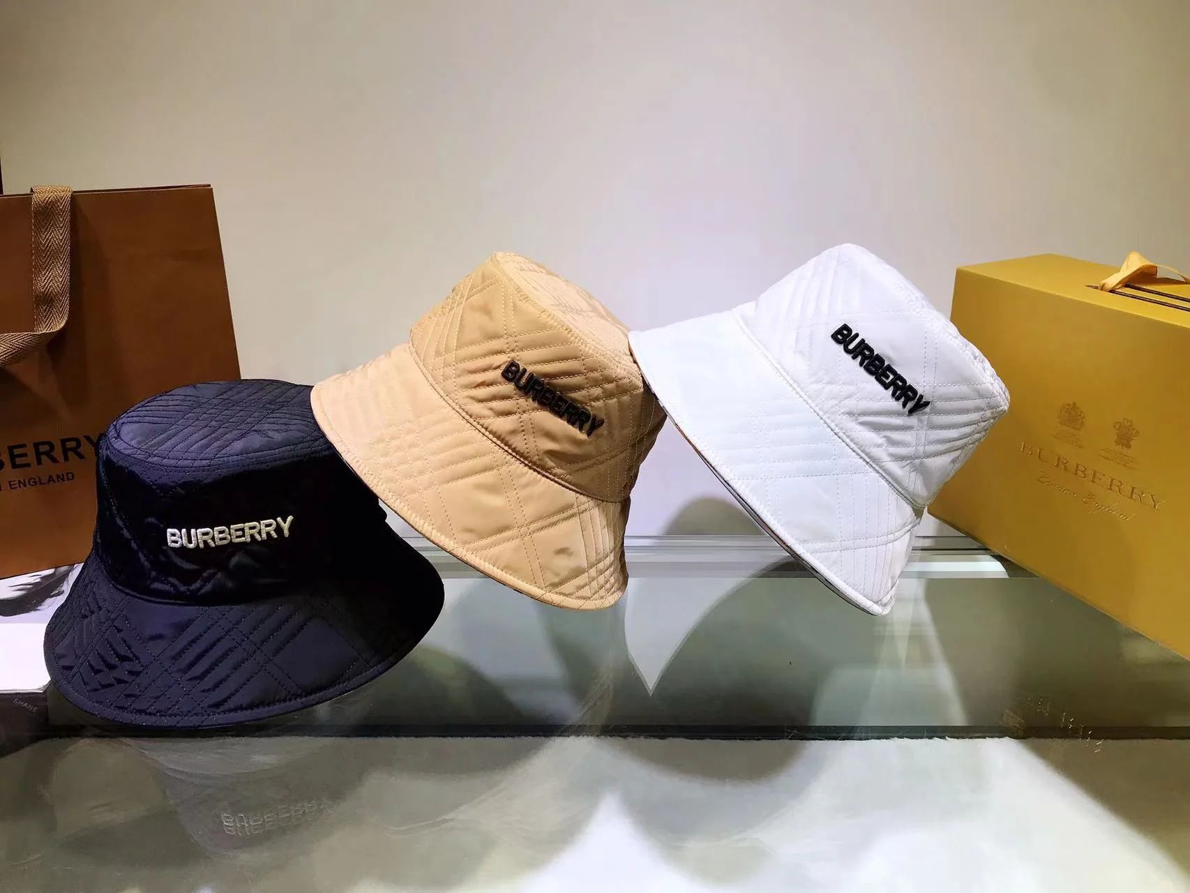 Двусторонняя панама Burberry