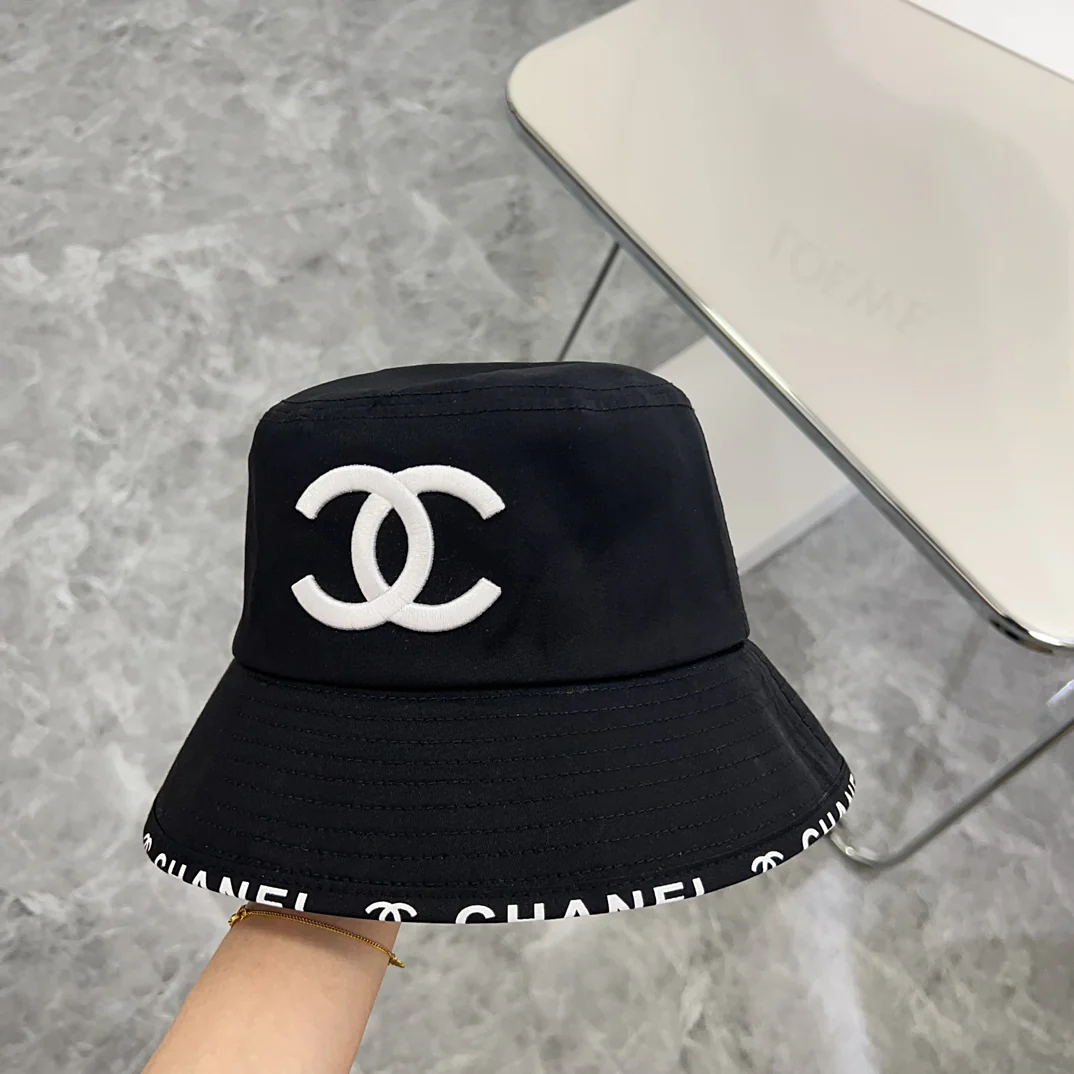 Chanel - дизайнерская рыбацкая шляпа с буквами - черная