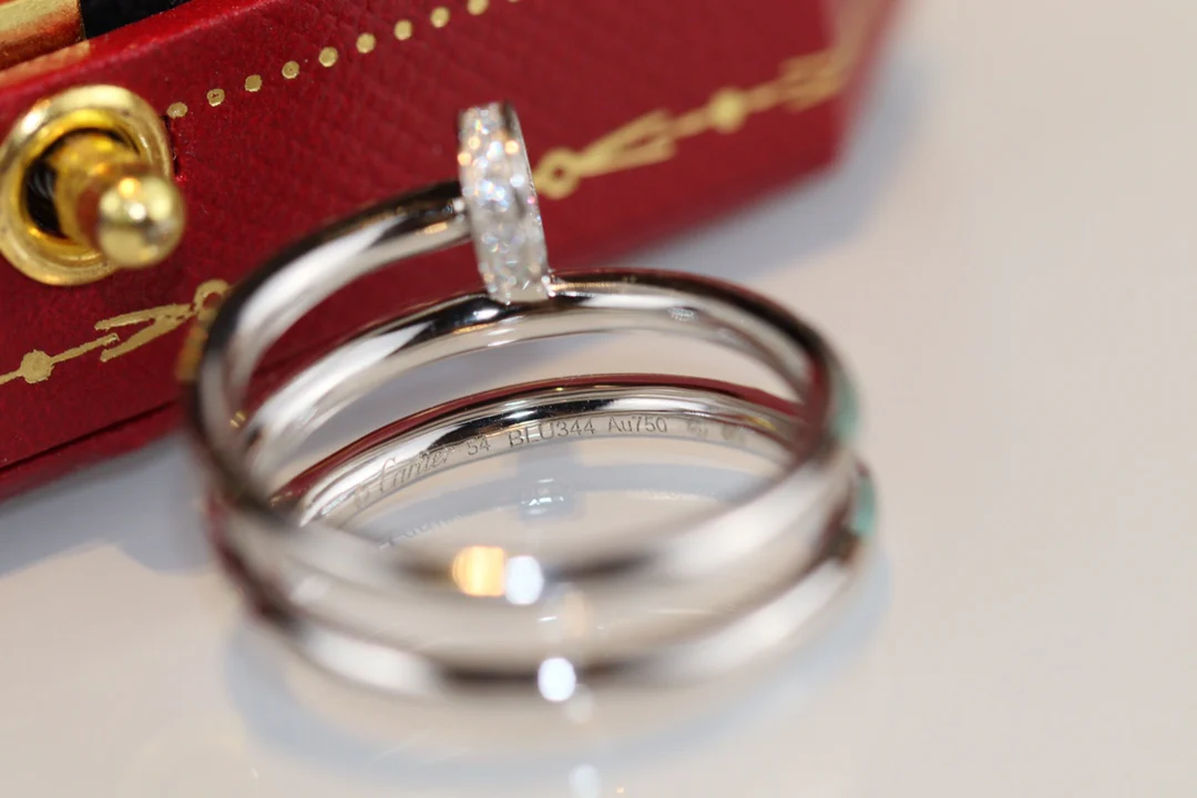 Кольцо Cartier с тремя гвоздями - белое золото - полностью бриллиантовое