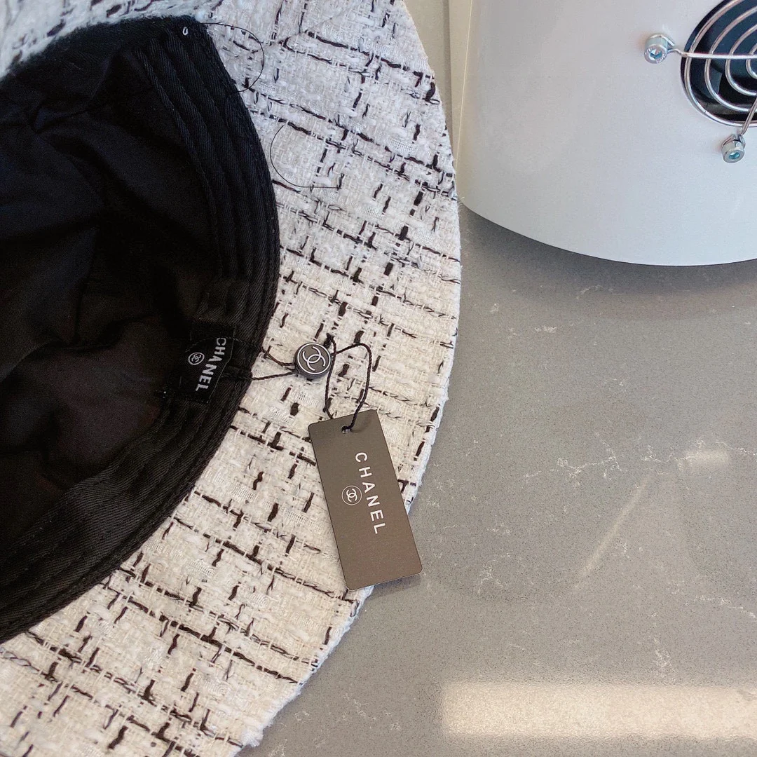 Chanel - Шерстяная рыбацкая шляпа - Белая