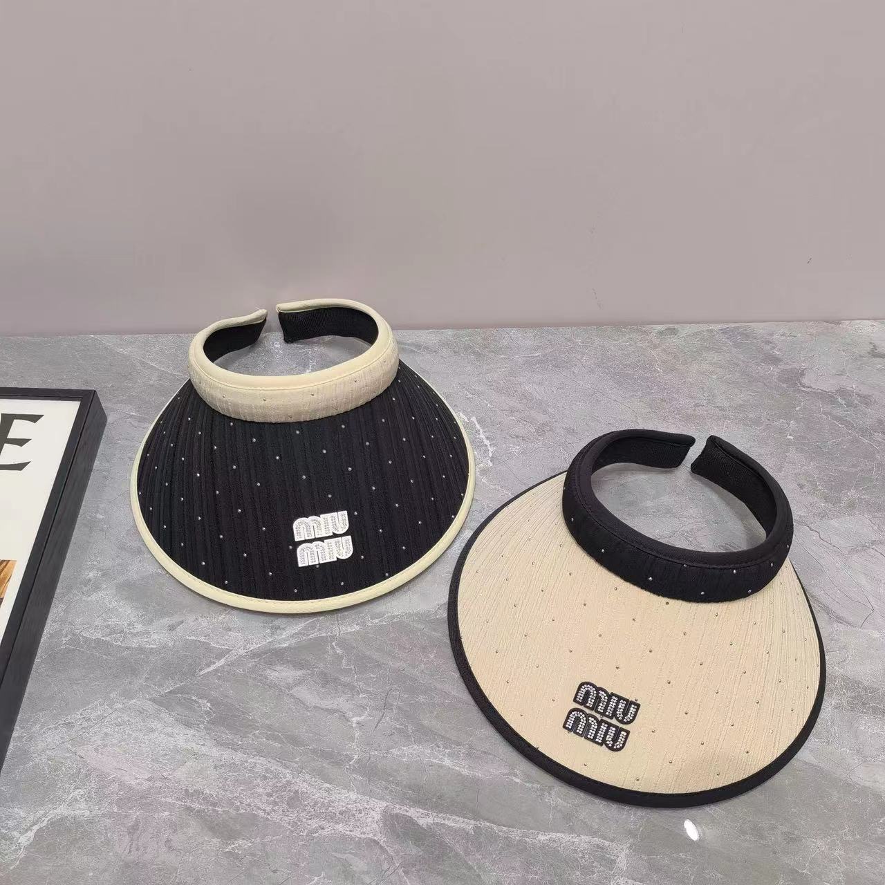 Новая летняя широкополая шляпа от солнца Miu Miu 2024 с пайетками