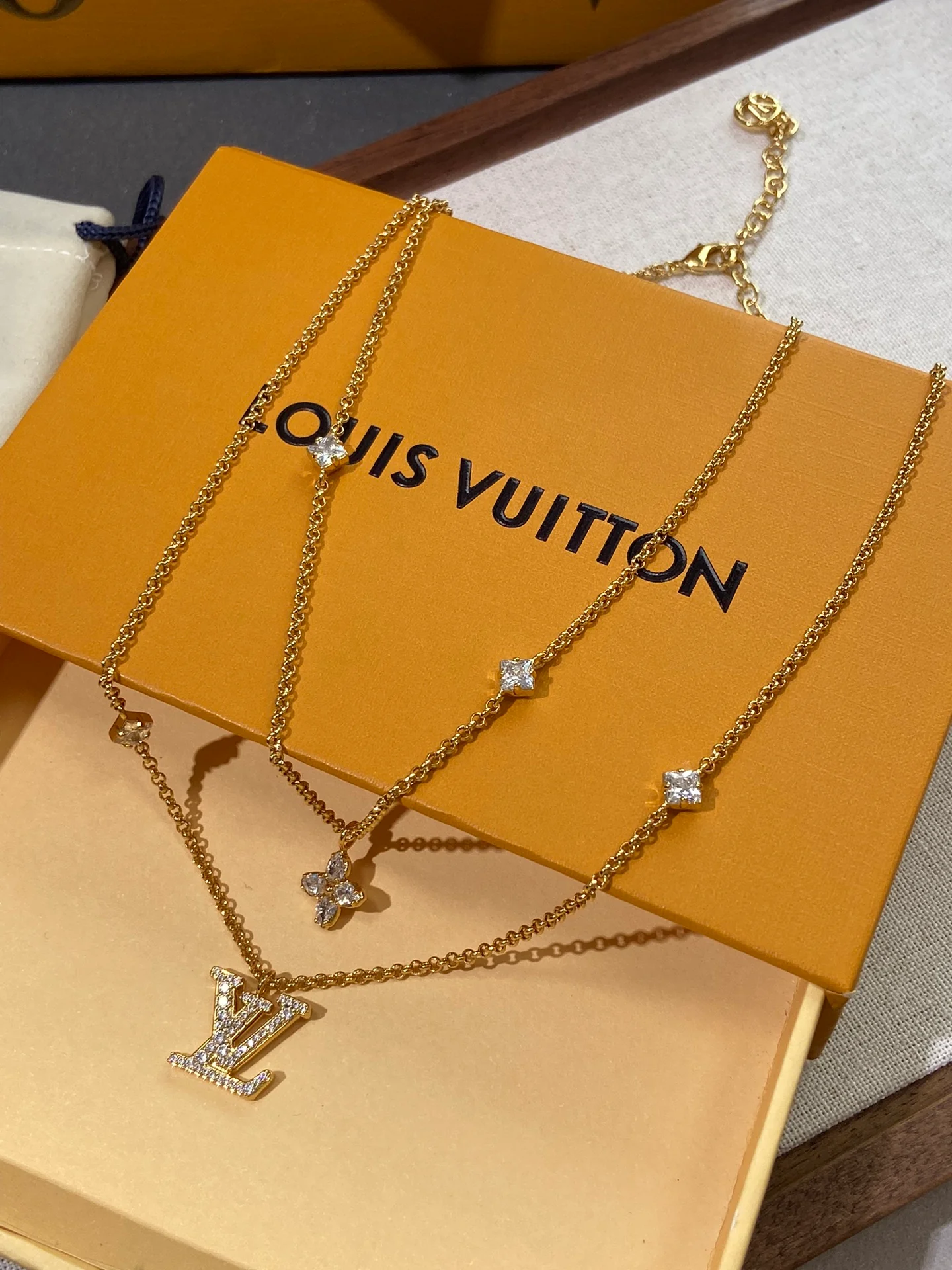 LV-Ожерелье 074