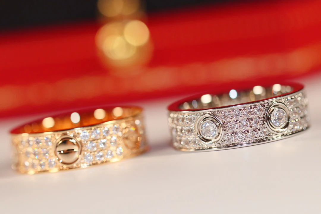 Кольцо Cartier Love - Starry Night в смелом дизайне