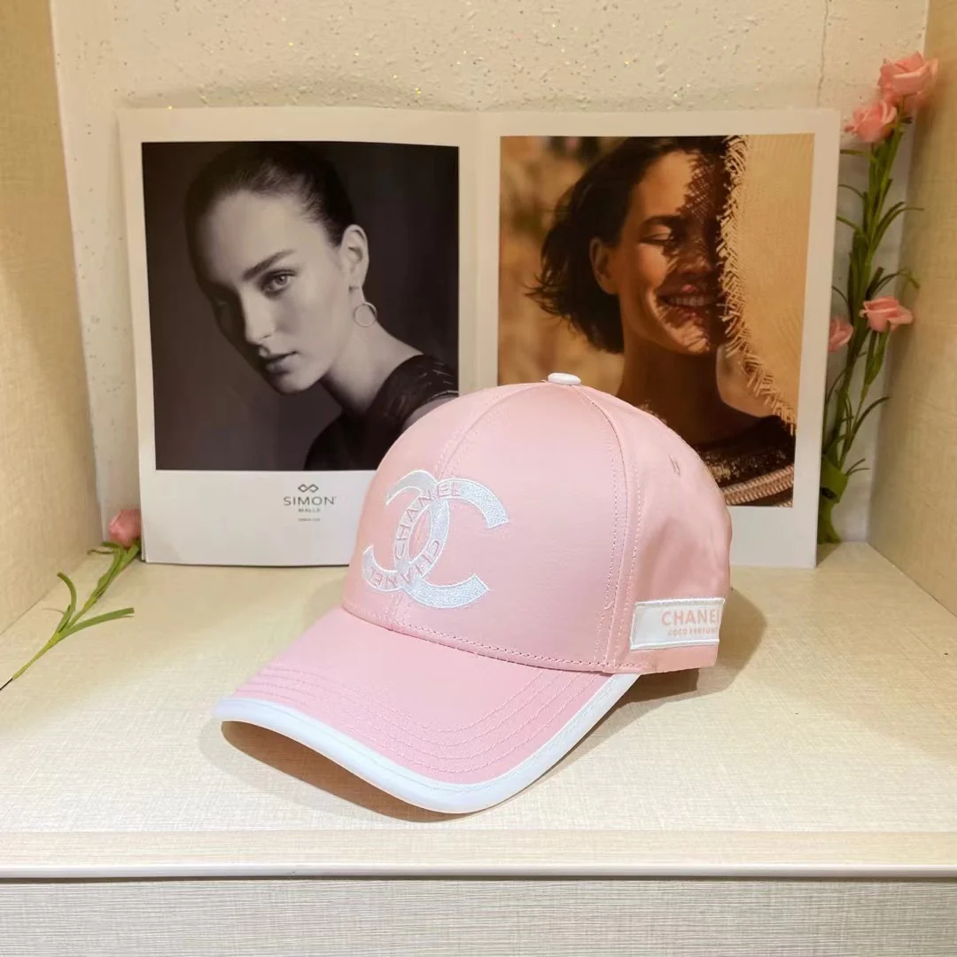 Коллекция Chanel Весна 2022 - Кепка-?утиный клюв?