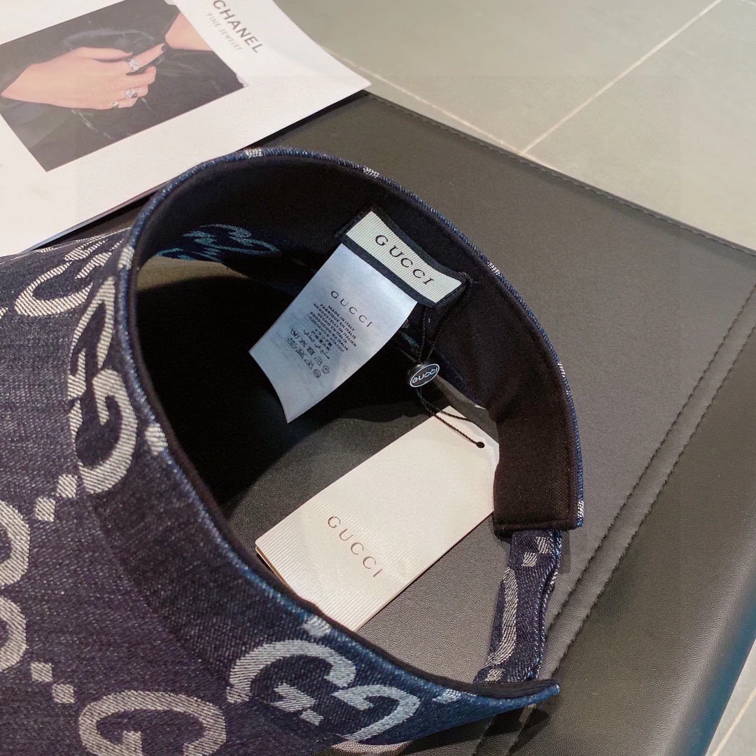 Новинки коллекции Gucci Весна/Лето 2023 - Кепка из канваса с монограммой и узкими полями - Козырек - Синий