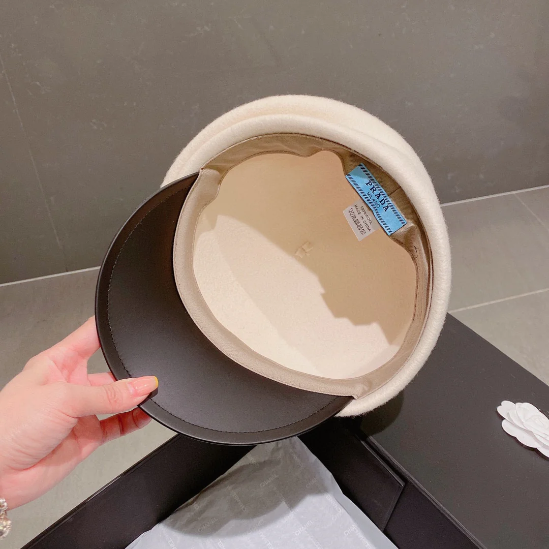 Prada - Шерстяная военная кепка с плоским верхом - Белая