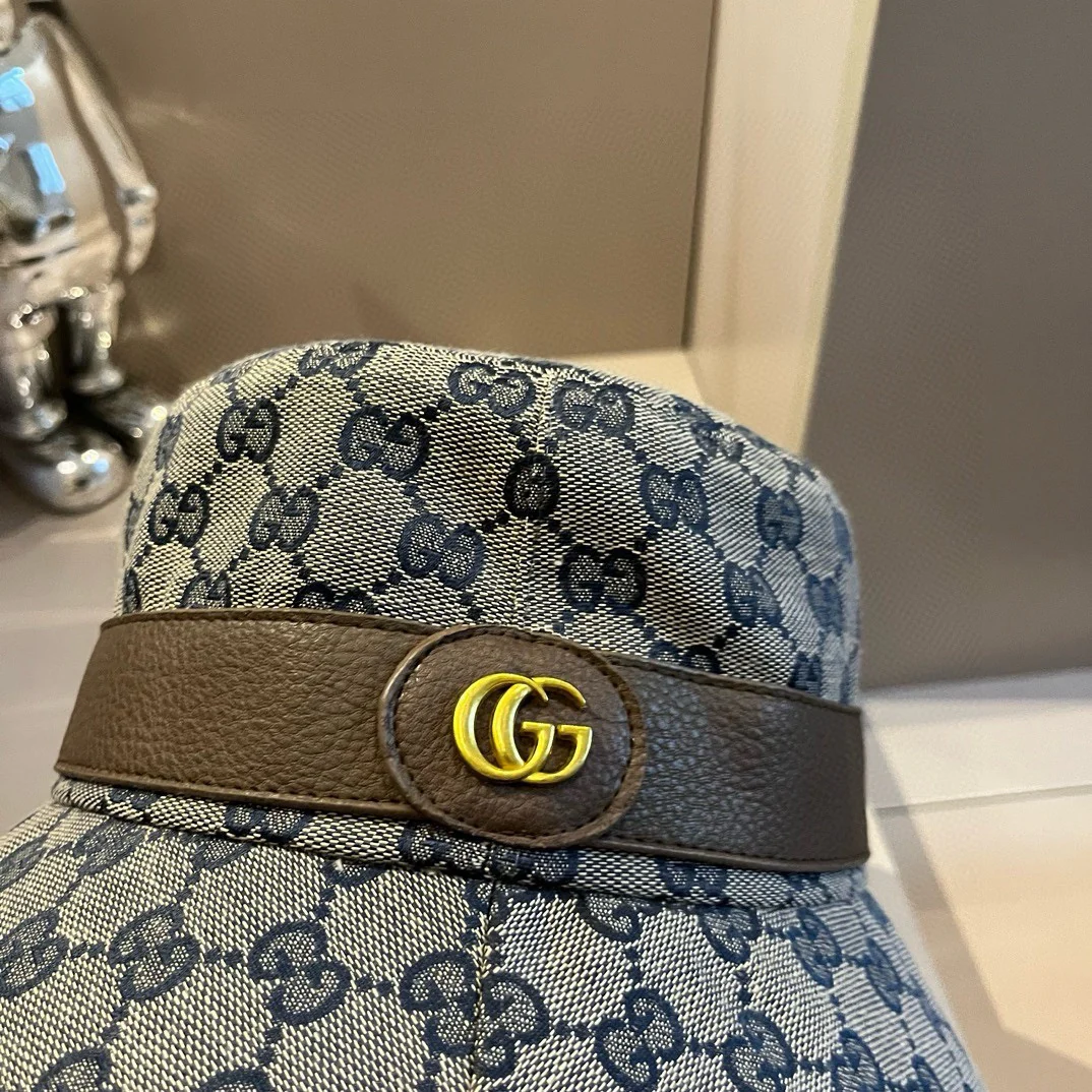 Классическая кожаная панама Gucci с монограммой - серая