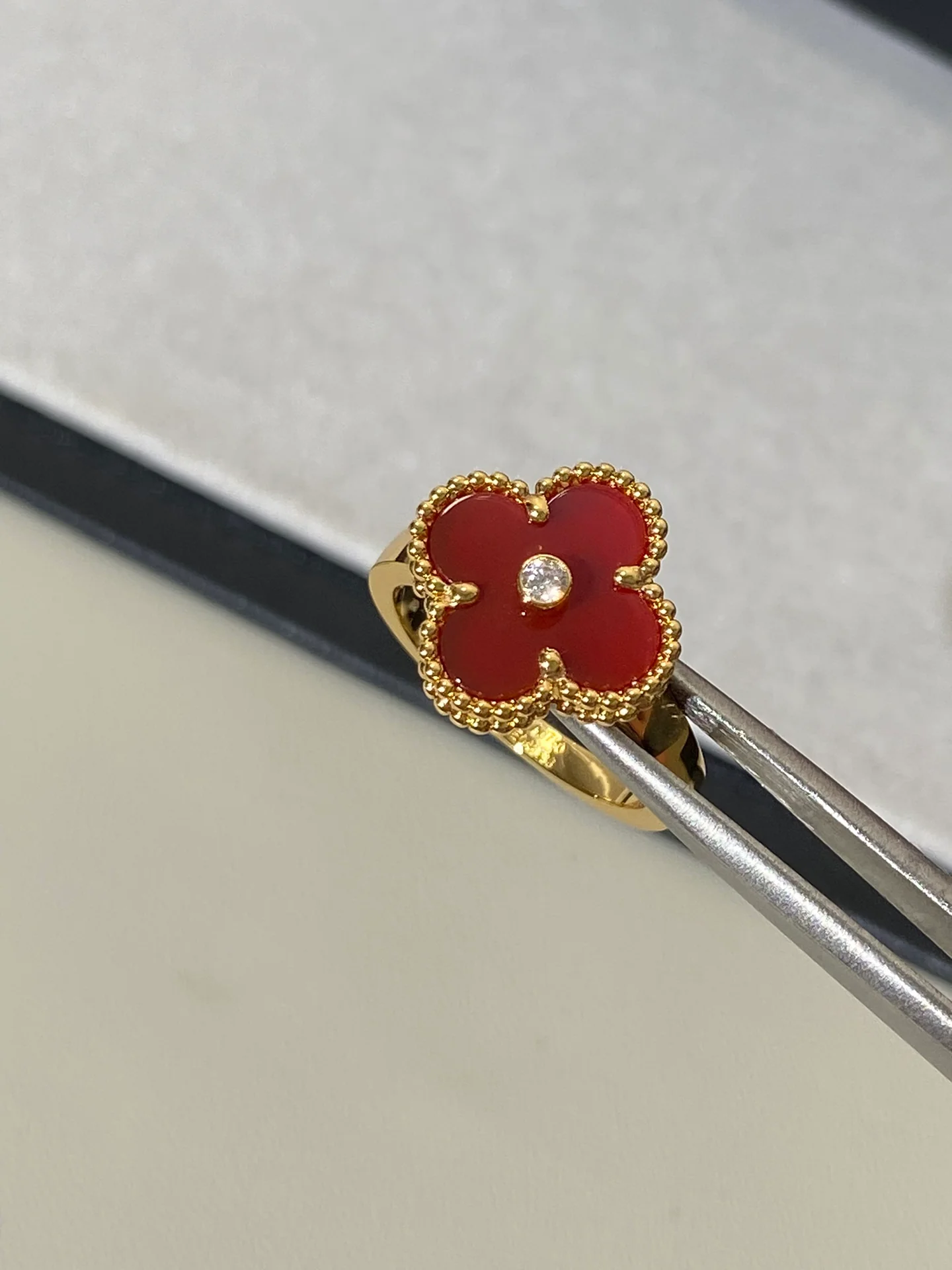 Ван Век - Кольцо 077