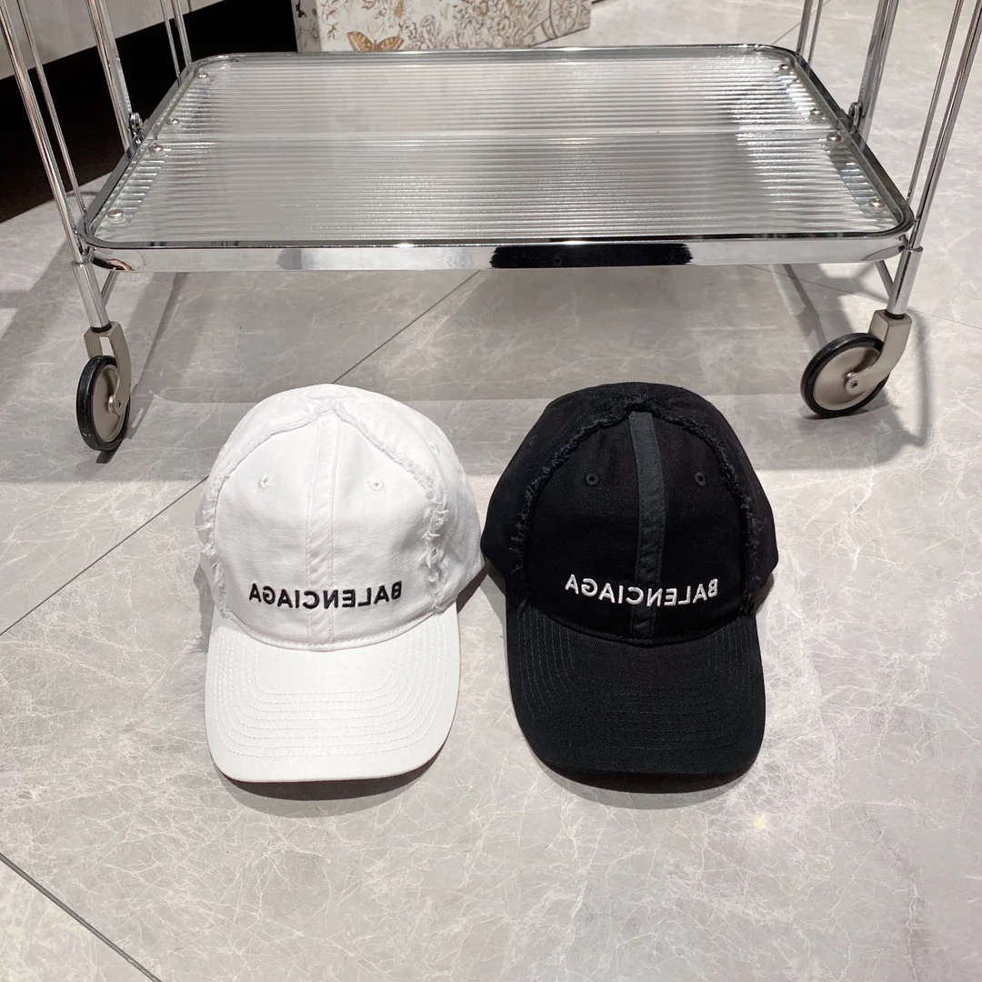 Balenciaga - Бейсболка с усами - Белая