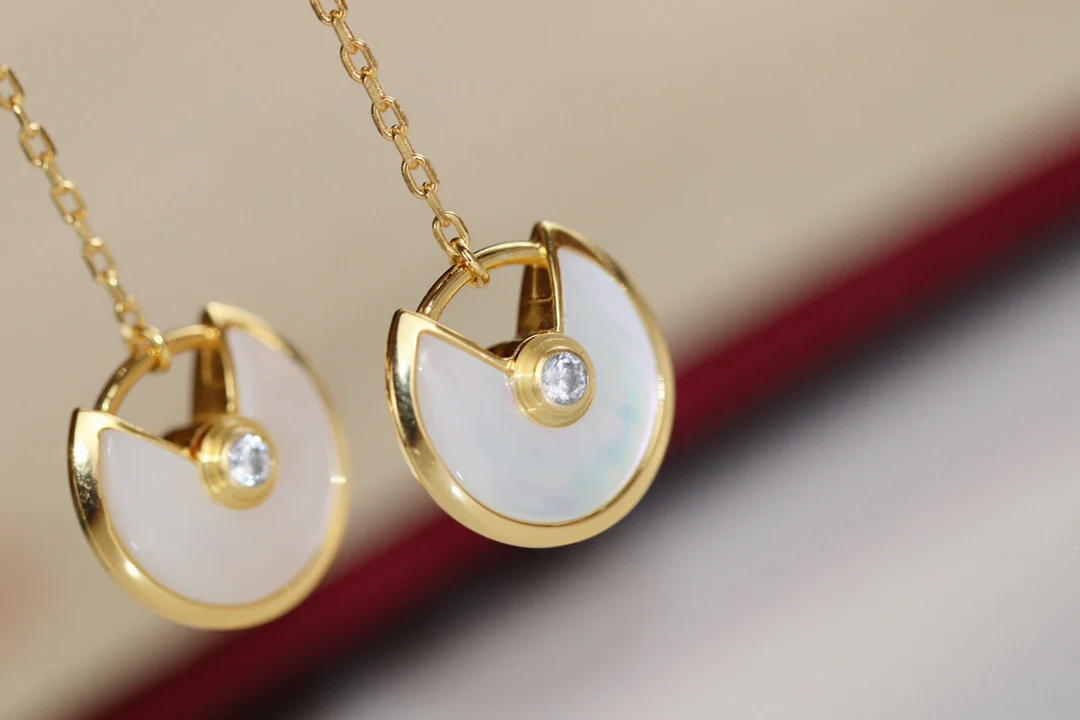 Серьги-амулеты Cartier