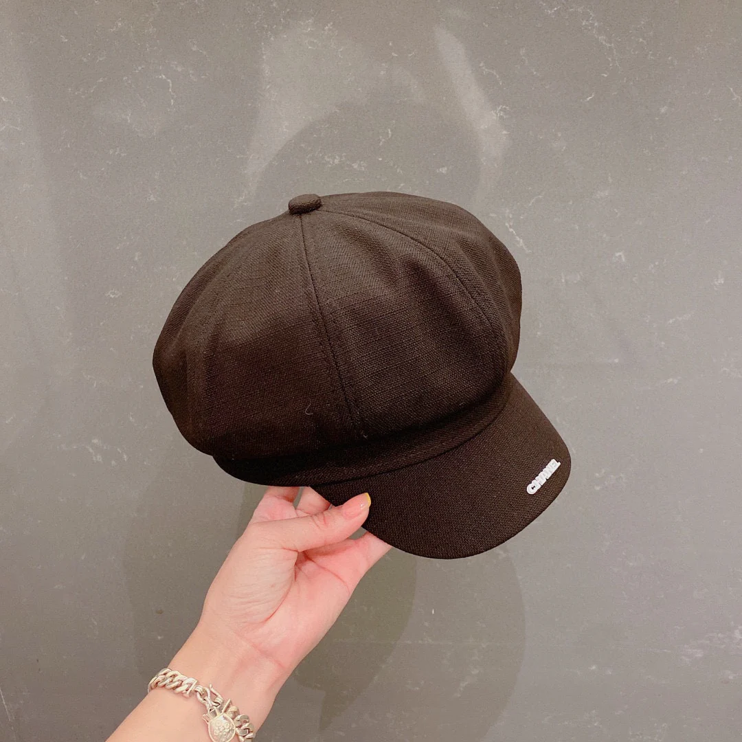 Chanel - Черный берет с утиным клювом