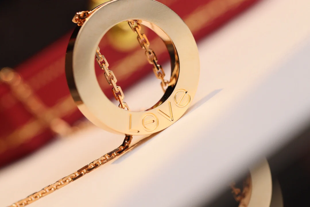 Cartier - Колье с крупной круглой монетой