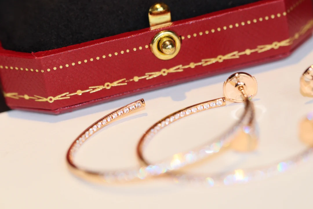 Серьги Cartier 0