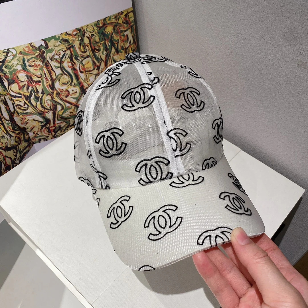 Новинка 2022 года от Chanel - сетчатая кепка-?уточка? - белая