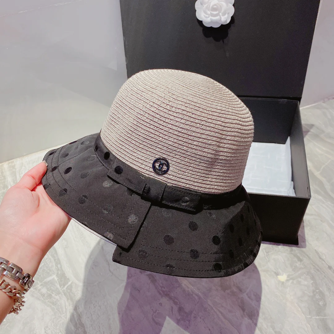 Chanel - Соломенная шляпа в стиле пэчворк