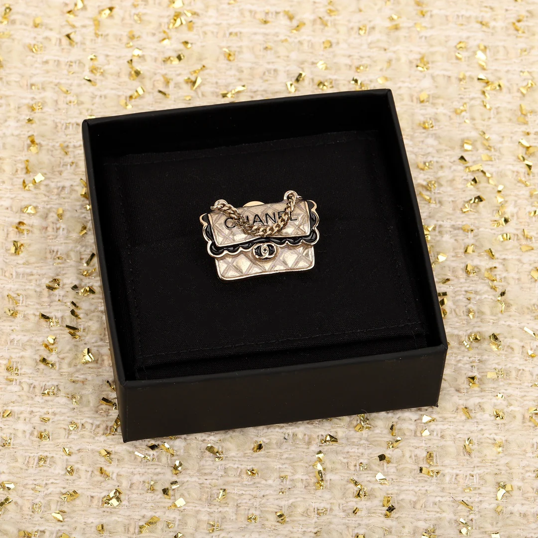 Брошь Chanel 165