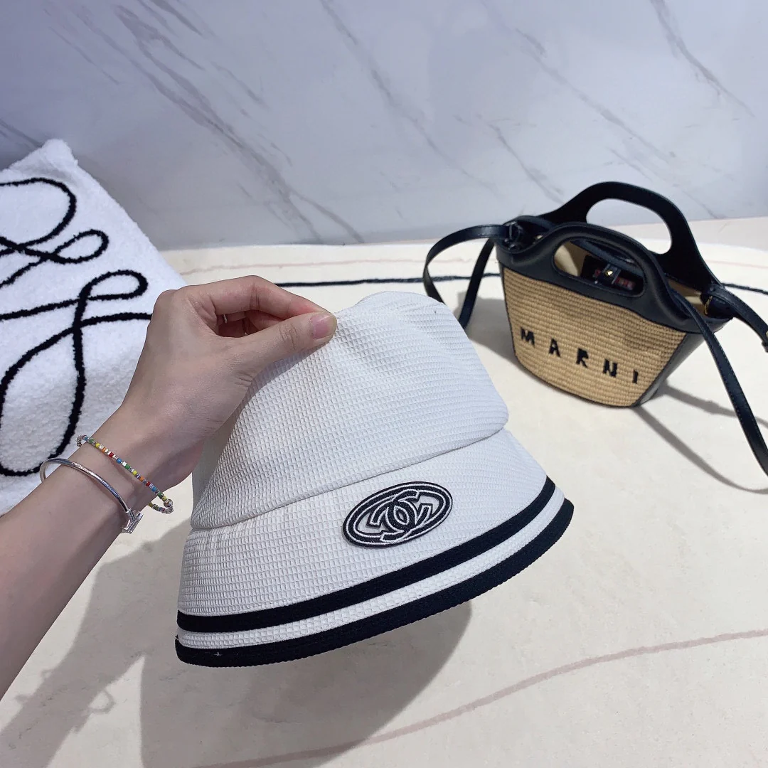 Новая коллекция Chanel ?Рыбацкая шляпа? сезона начало осени 2023 года - 1