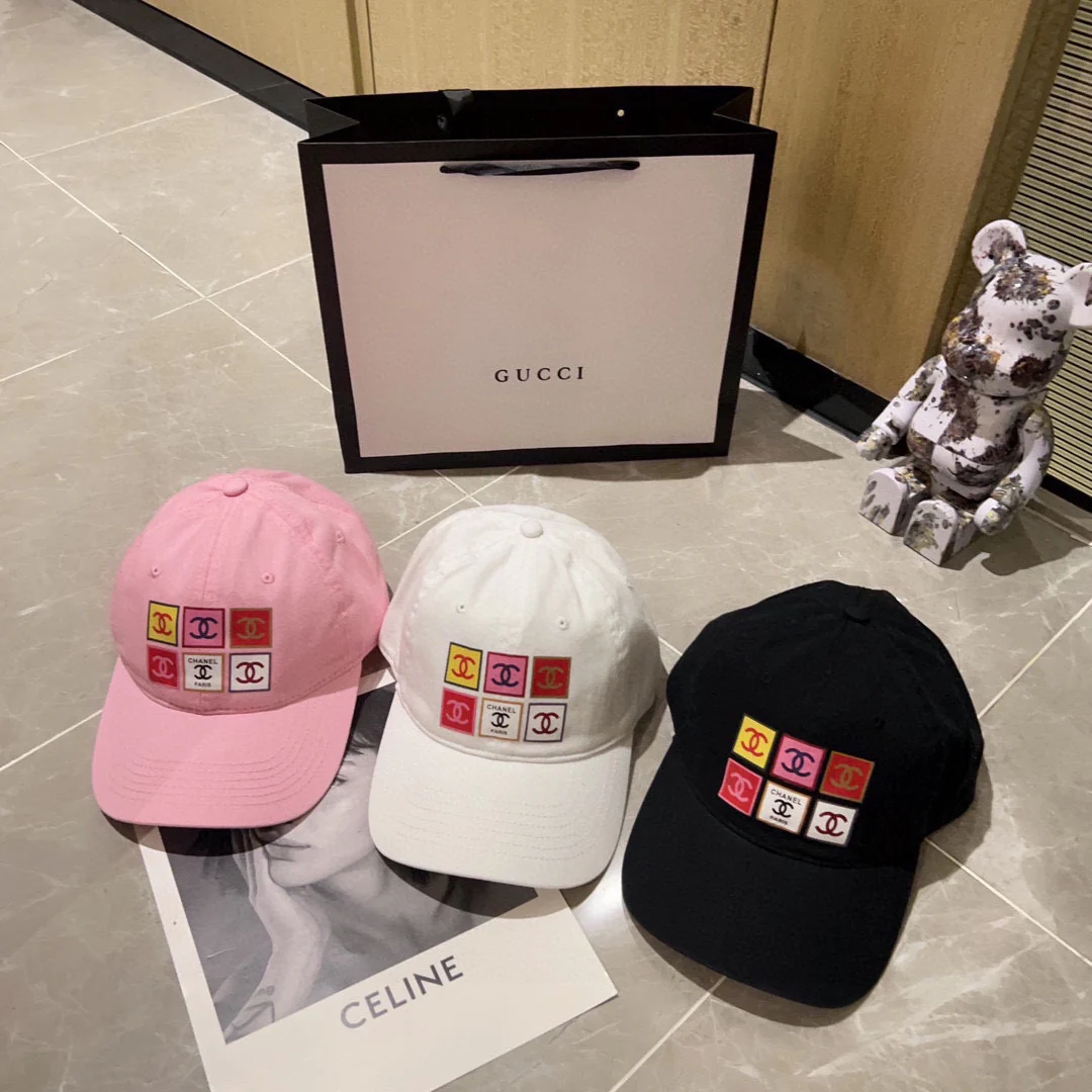 Бейсболка Chanel 2023 года, новая модель, с шестью панелями.