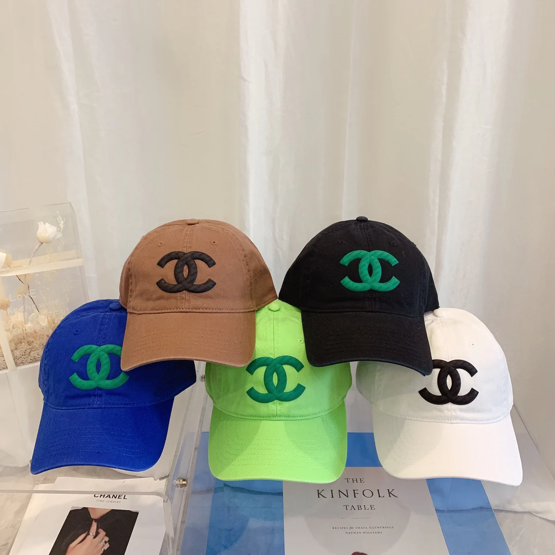 Бейсболка Chanel из осенне-зимней коллекции