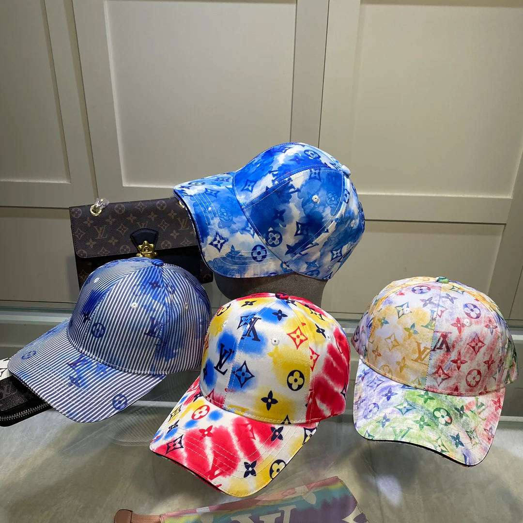 Бейсболка, окрашенная в стиле LV.