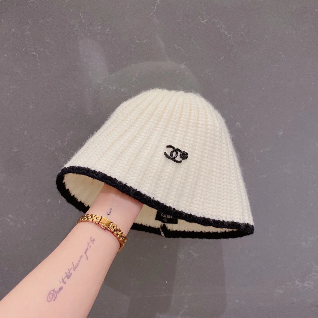 Chanel - Вязаная рыбацкая шапка - Белая